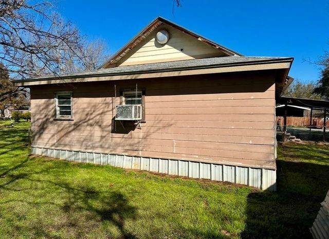 224 W Lowe Avenue, De Leon, TX 76444