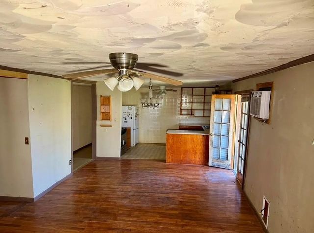 224 W Lowe Avenue, De Leon, TX 76444