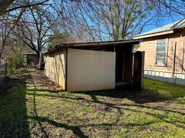 224 W Lowe Avenue, De Leon, TX 76444