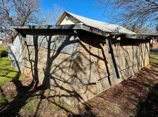 224 W Lowe Avenue, De Leon, TX 76444