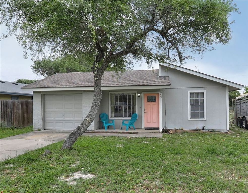 959 S 9th St, Aransas Pass, TX 78336 — exterior