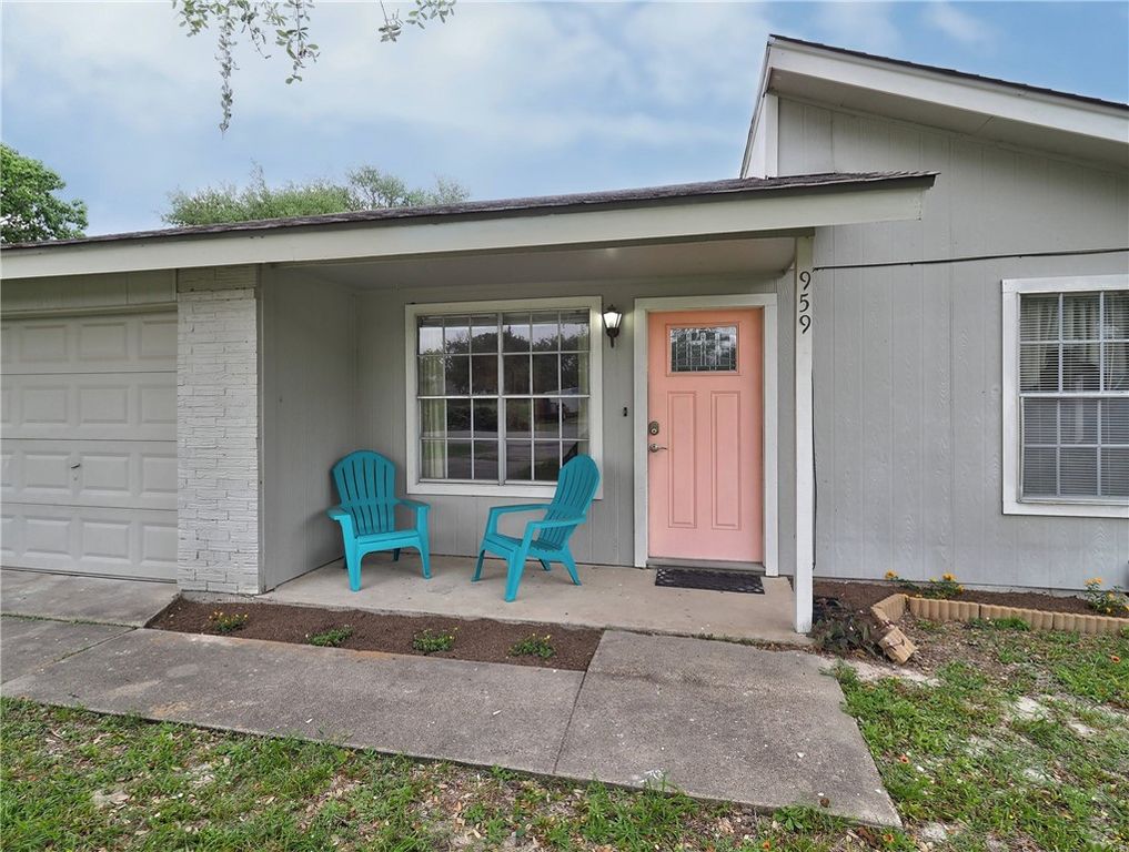 959 S 9th St, Aransas Pass, TX 78336 — photo 2