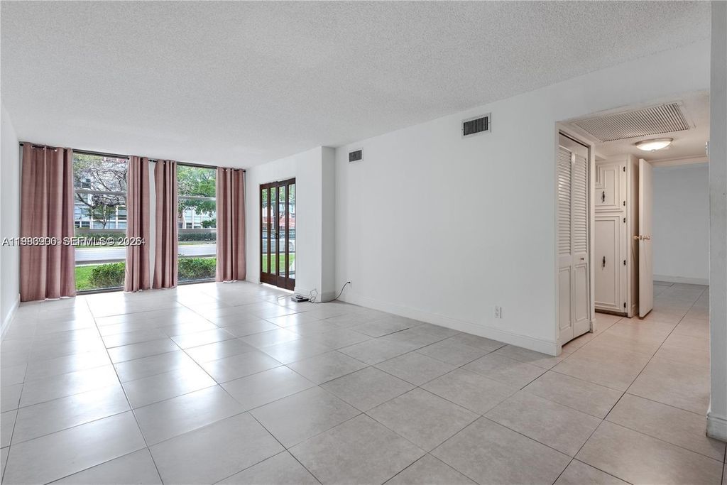2000 Atlantic Shores Blvd 107, Hallandale Beach, FL 33009