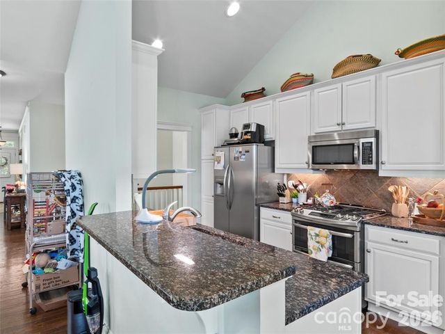 22 S Kaufman Stone Way, Biltmore Lake, NC 28715