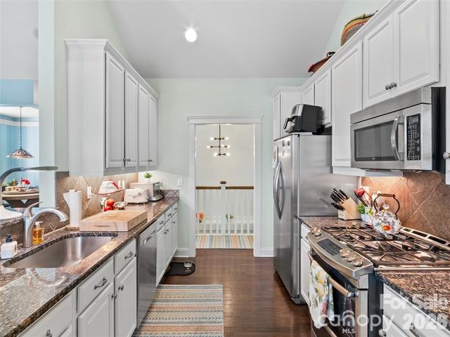 22 S Kaufman Stone Way, Biltmore Lake, NC 28715