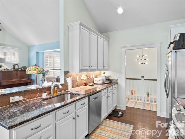 22 S Kaufman Stone Way, Biltmore Lake, NC 28715