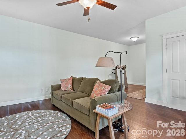 22 S Kaufman Stone Way, Biltmore Lake, NC 28715
