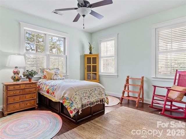 22 S Kaufman Stone Way, Biltmore Lake, NC 28715