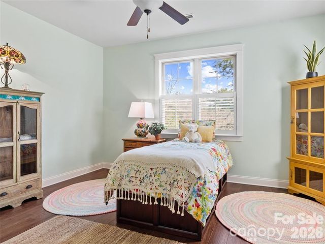 22 S Kaufman Stone Way, Biltmore Lake, NC 28715