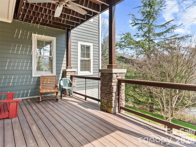 22 S Kaufman Stone Way, Biltmore Lake, NC 28715
