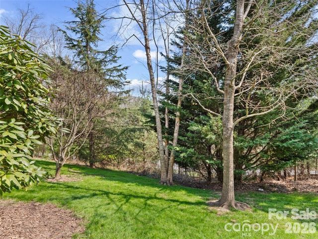 22 S Kaufman Stone Way, Biltmore Lake, NC 28715