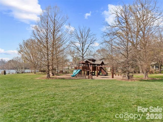 22 S Kaufman Stone Way, Biltmore Lake, NC 28715