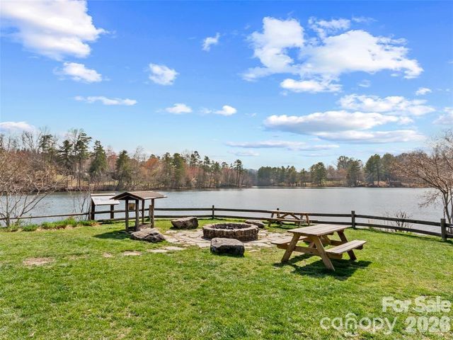 22 S Kaufman Stone Way, Biltmore Lake, NC 28715