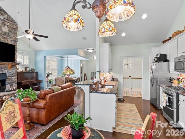 22 S Kaufman Stone Way, Biltmore Lake, NC 28715
