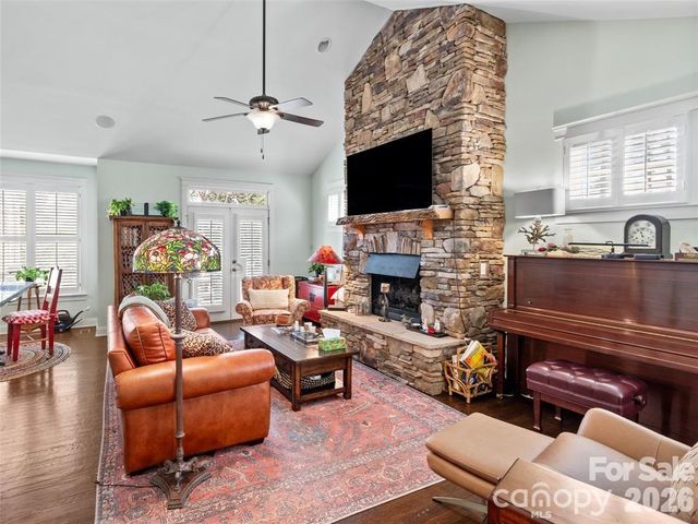 22 S Kaufman Stone Way, Biltmore Lake, NC 28715