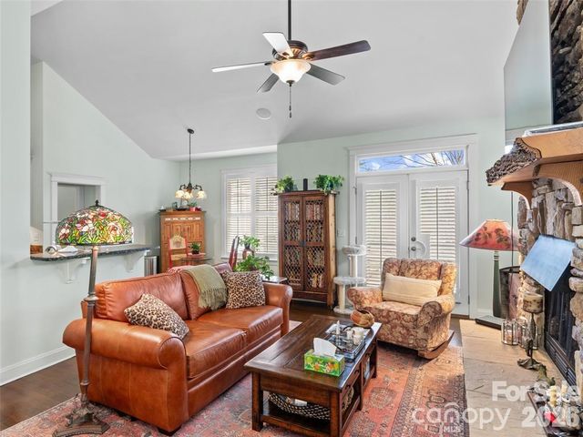 22 S Kaufman Stone Way, Biltmore Lake, NC 28715