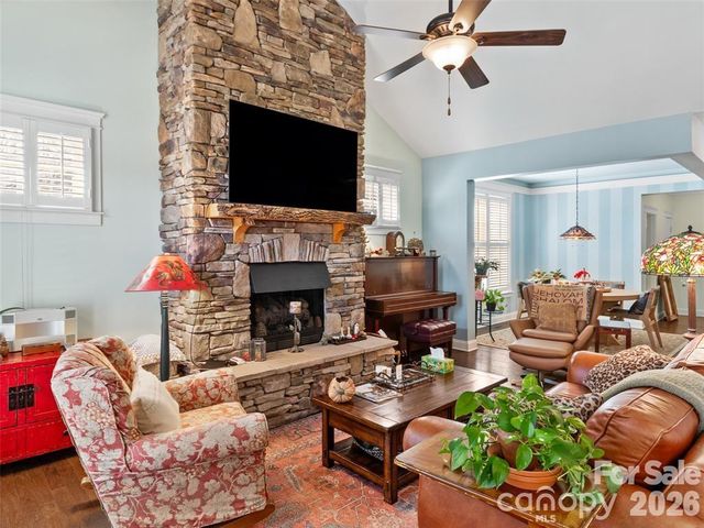 22 S Kaufman Stone Way, Biltmore Lake, NC 28715