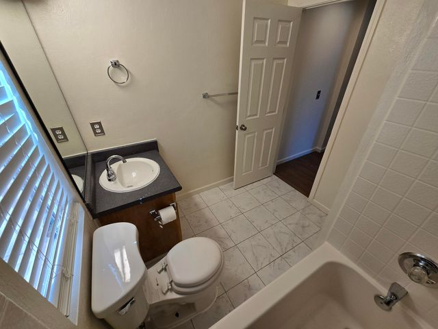 816 W Loyola Avenue, Visalia, CA 93277