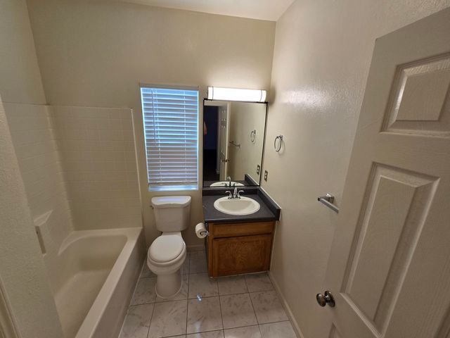 816 W Loyola Avenue, Visalia, CA 93277