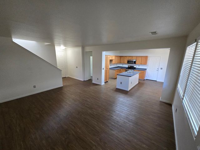 816 W Loyola Avenue, Visalia, CA 93277