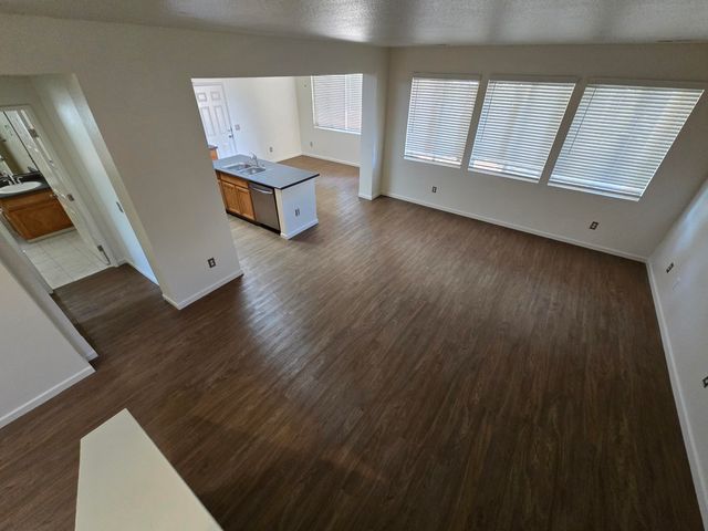 816 W Loyola Avenue, Visalia, CA 93277