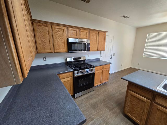 816 W Loyola Avenue, Visalia, CA 93277