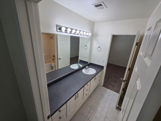 816 W Loyola Avenue, Visalia, CA 93277