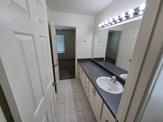 816 W Loyola Avenue, Visalia, CA 93277