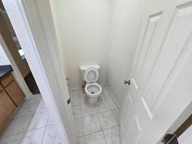 816 W Loyola Avenue, Visalia, CA 93277