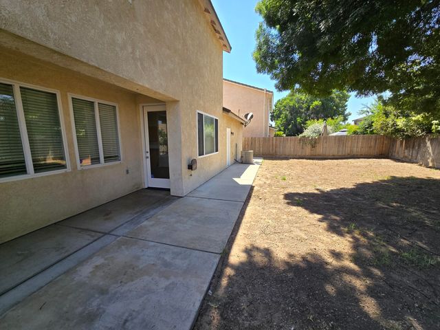 816 W Loyola Avenue, Visalia, CA 93277