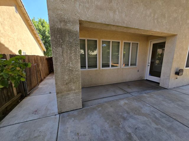 816 W Loyola Avenue, Visalia, CA 93277