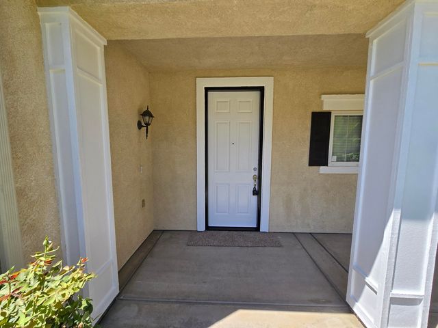 816 W Loyola Avenue, Visalia, CA 93277