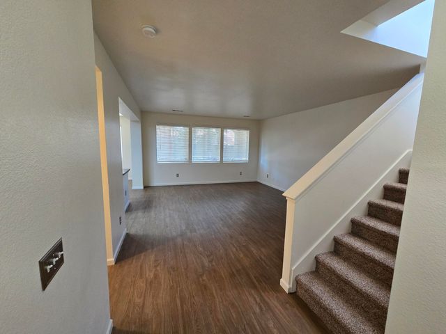 816 W Loyola Avenue, Visalia, CA 93277