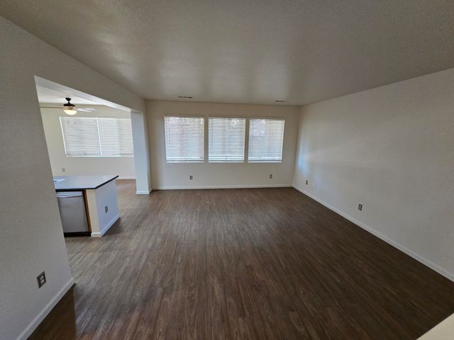 816 W Loyola Avenue, Visalia, CA 93277