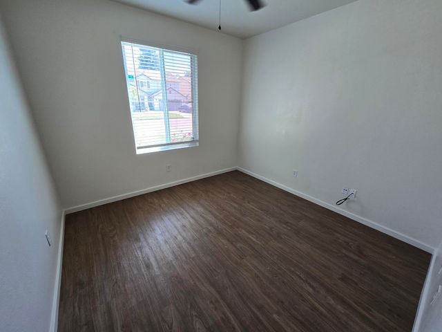 816 W Loyola Avenue, Visalia, CA 93277