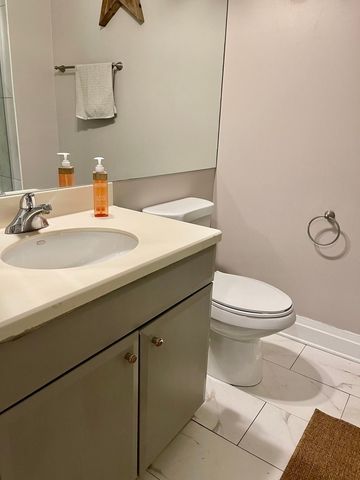 33 W Ontario Street 24G, Chicago, IL 60654