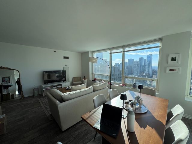 33 W Ontario Street 24G, Chicago, IL 60654