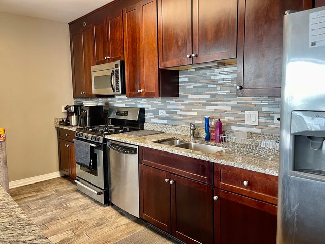 33 W Ontario Street 24G, Chicago, IL 60654