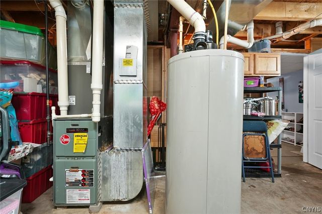 5494 Ravensthorpe, Clay, NY 13041