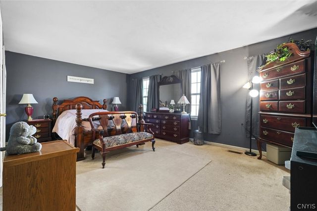 5494 Ravensthorpe, Clay, NY 13041