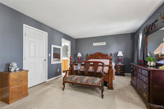 5494 Ravensthorpe, Clay, NY 13041