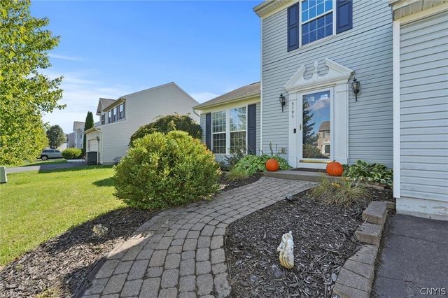 5494 Ravensthorpe, Clay, NY 13041