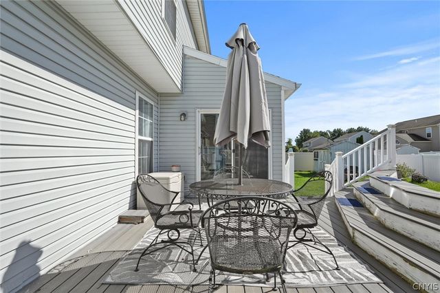 5494 Ravensthorpe, Clay, NY 13041