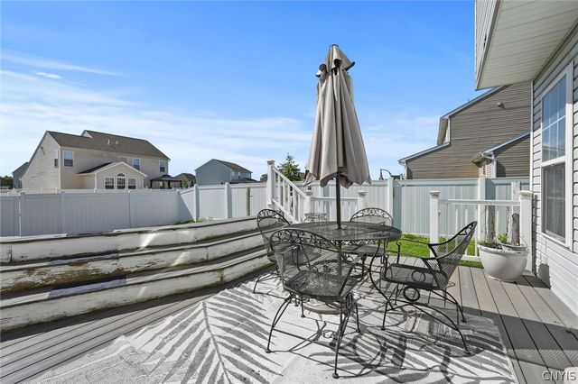 5494 Ravensthorpe, Clay, NY 13041