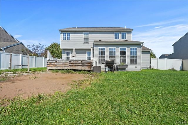 5494 Ravensthorpe, Clay, NY 13041