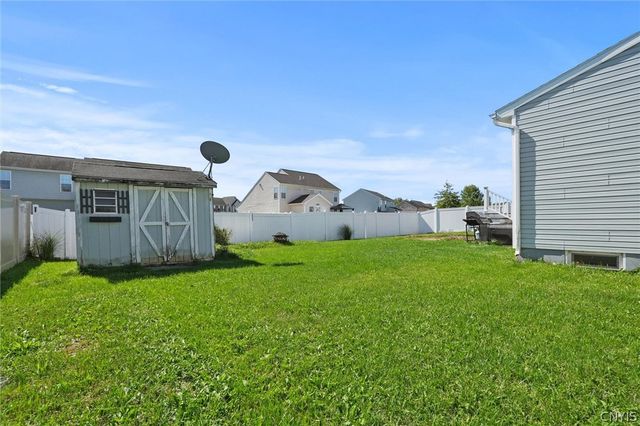 5494 Ravensthorpe, Clay, NY 13041