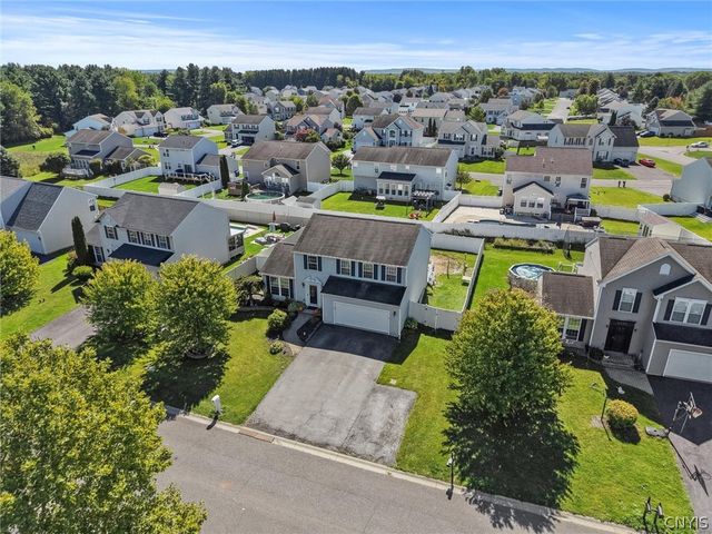 5494 Ravensthorpe, Clay, NY 13041