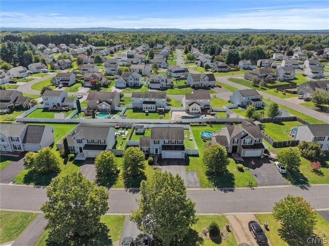 5494 Ravensthorpe, Clay, NY 13041