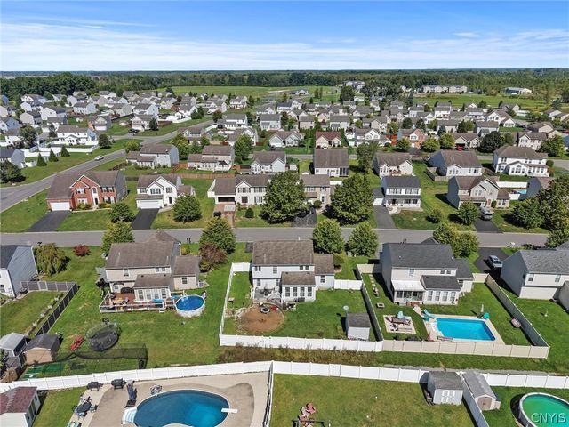 5494 Ravensthorpe, Clay, NY 13041