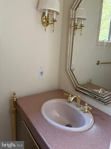 101 ROBERT RD, Wyomissing, PA 19610